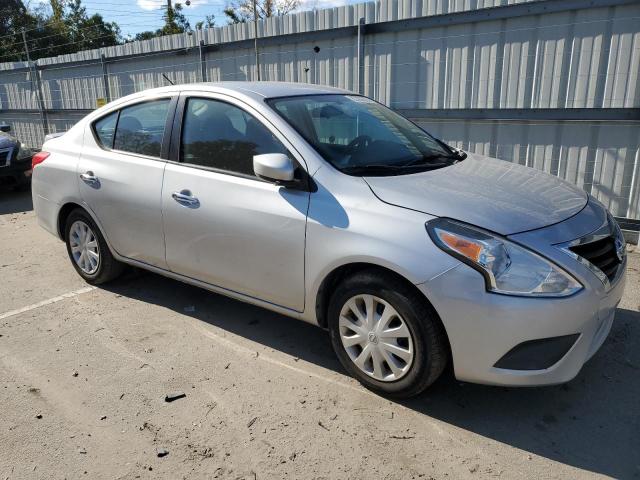 3N1CN7AP6JK431247 - 2018 NISSAN VERSA S SILVER photo 4