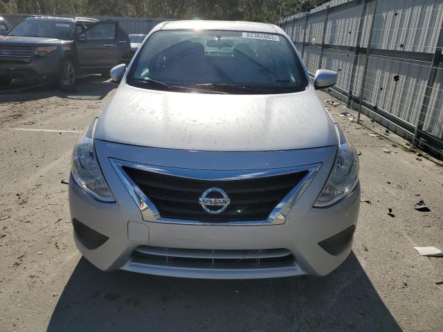 3N1CN7AP6JK431247 - 2018 NISSAN VERSA S SILVER photo 5