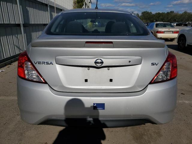 3N1CN7AP6JK431247 - 2018 NISSAN VERSA S SILVER photo 6