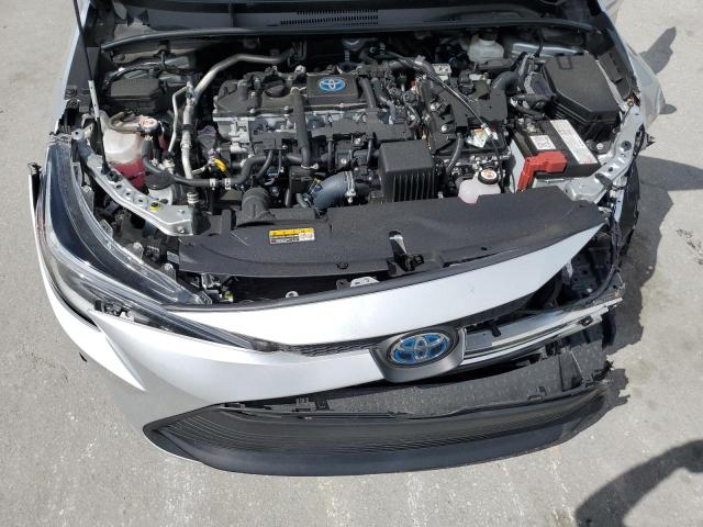 JTDBCMFE1RJ018072 - 2024 TOYOTA COROLLA LE SILVER photo 11