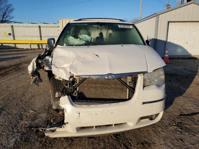 2A4RR6DX2AR125638 - 2010 CHRYSLER TOWN&COUNT LIMITED WHITE photo 5