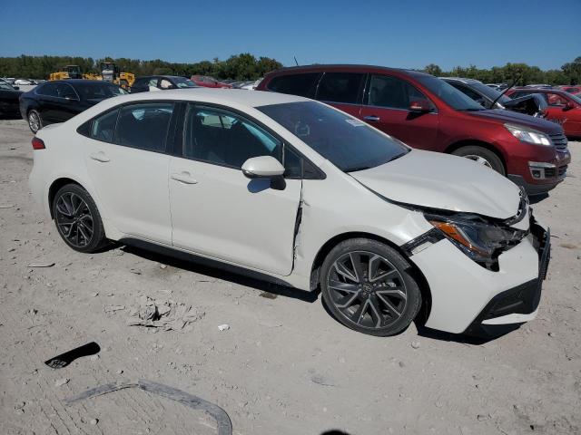 5YFS4RCE5LP025818 - 2020 TOYOTA COROLLA SE Білий фото 4