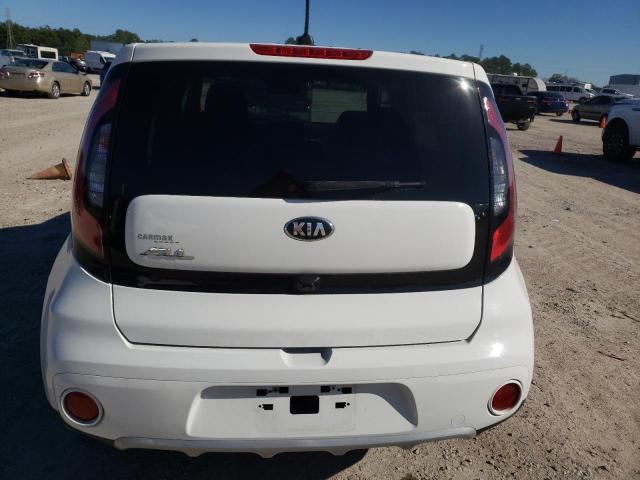 KNDJP3A58K7636221 - 2019 KIA SOUL + WHITE photo 6