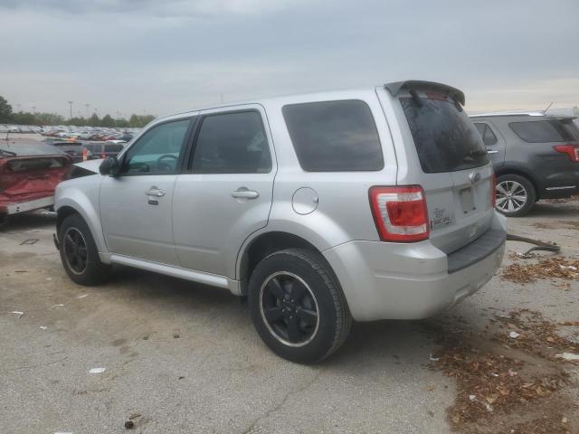 1FMCU9D72BKB44441 - 2011 FORD ESCAPE XLT SILVER photo 2
