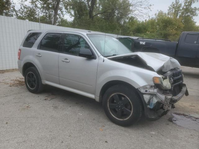 1FMCU9D72BKB44441 - 2011 FORD ESCAPE XLT SILVER photo 4