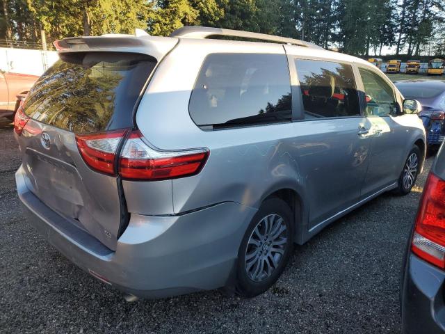 5TDYZ3DC9JS924613 - 2018 TOYOTA SIENNA XLE ვერცხლისფერი ფოტო 3