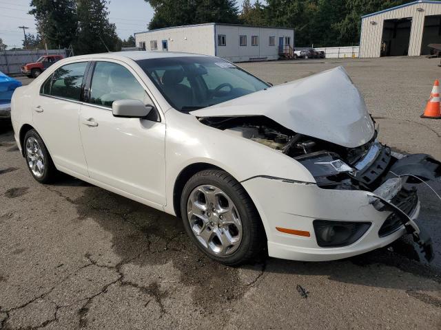 3FAHP0HA2BR310669 - 2011 FORD FUSION SE WHITE photo 4