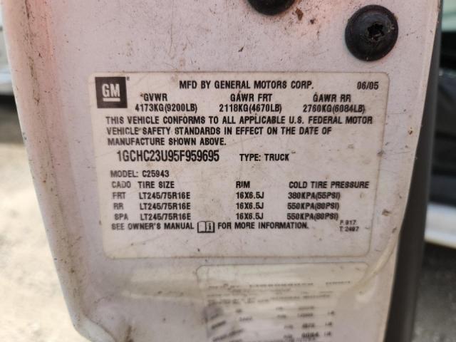 1GCHC23U95F959695 - 2005 CHEVROLET SILVERADO C2500 HEAVY DUTY WHITE photo 12