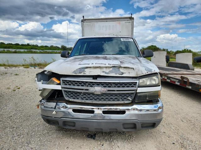 1GCHC23U95F959695 - 2005 CHEVROLET SILVERADO C2500 HEAVY DUTY WHITE photo 5