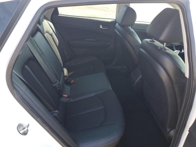 5XXGT4L39KG370139 - 2019 KIA OPTIMA LX Weiß Foto 10