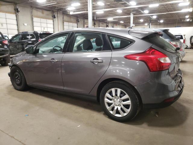 1FAHP3K20CL190468 - 2012 FORD FOCUS SE GRAY photo 2