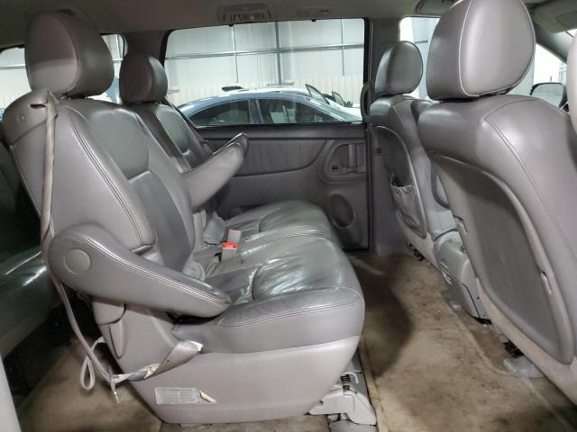 5TDBA22C45S053183 - 2005 TOYOTA SIENNA XLE GRAY photo 11