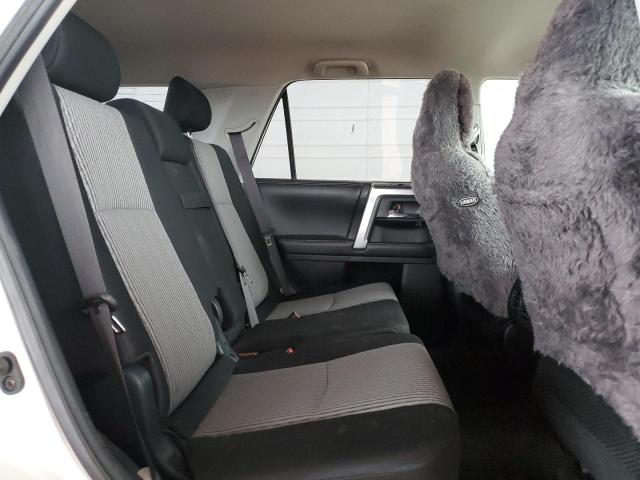 JTEBU5JR4H5469061 - 2017 TOYOTA 4RUNNER SR5/SR5 PREMIUM WHITE photo 11