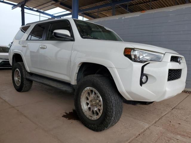 JTEBU5JR4H5469061 - 2017 TOYOTA 4RUNNER SR5/SR5 PREMIUM WHITE photo 4