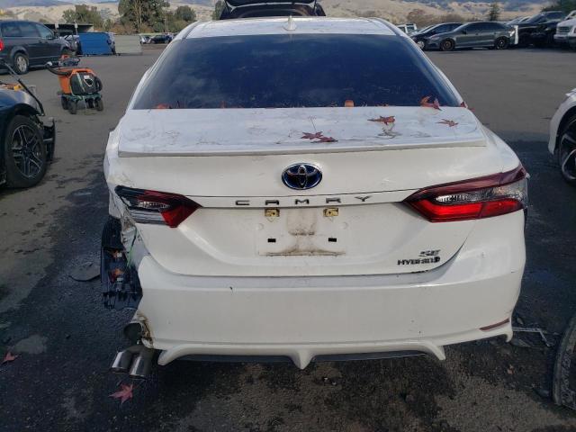 4T1G31AK8MU568776 - 2021 TOYOTA CAMRY SE WHITE photo 6