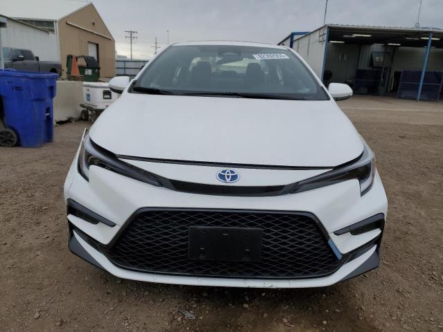 JTDBDMHEXSJ013548 - 2025 TOYOTA COROLLA LE WHITE photo 5