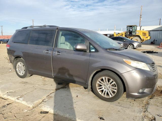 5TDYK3DC6DS315651 - 2013 TOYOTA SIENNA XLE GRAY photo 4