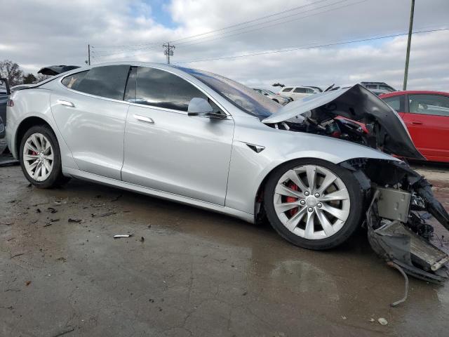 5YJSA1E45JF274403 - 2018 TESLA MODEL S ნაცრისფერი ფოტო 4