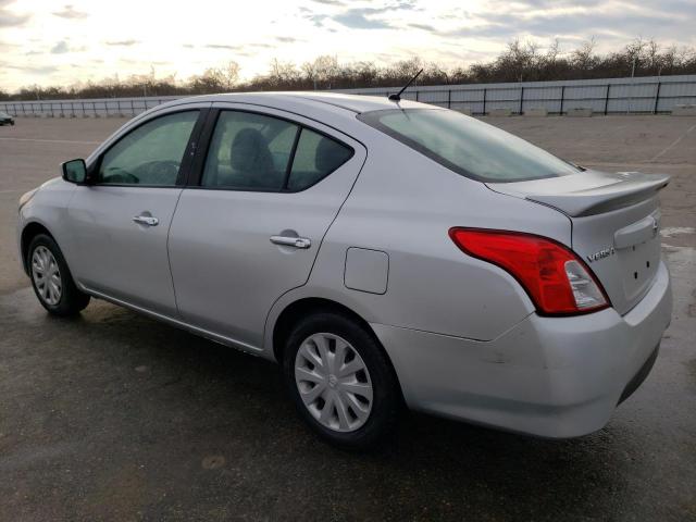 3N1CN7AP1JK442284 - 2018 NISSAN VERSA S SILVER photo 2