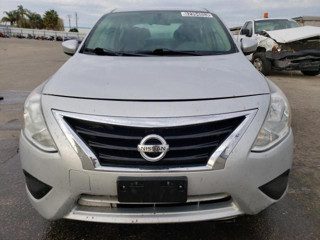 3N1CN7AP1JK442284 - 2018 NISSAN VERSA S SILVER photo 5