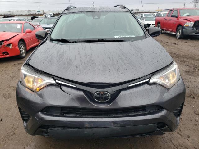 JTMBFREV6JJ731236 - 2018 TOYOTA RAV4 LE GRAY photo 5