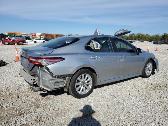 4T1B11HK3JU004082 - 2018 TOYOTA CAMRY L Gümüş foto 3