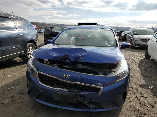 3KPFL4A75HE034622 - 2017 KIA FORTE LX BLUE photo 5