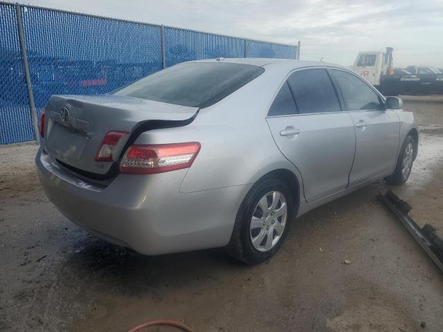 4T1BF3EK5BU623382 - 2011 TOYOTA CAMRY BASE SILVER photo 3