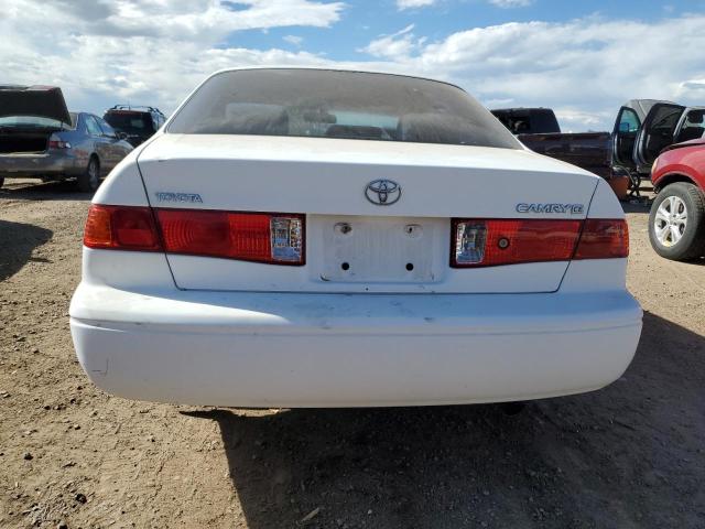 4T1BG22K11U849638 - 2001 TOYOTA CAMRY CE 白色 照片 6