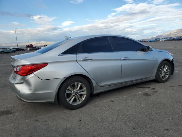 5NPEB4AC2DH504610 - 2013 HYUNDAI SONATA GLS Silber Foto 3
