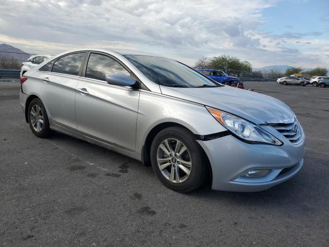 5NPEB4AC2DH504610 - 2013 HYUNDAI SONATA GLS Silber Foto 4