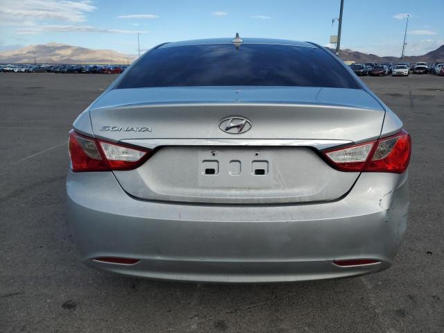 5NPEB4AC2DH504610 - 2013 HYUNDAI SONATA GLS Silber Foto 6