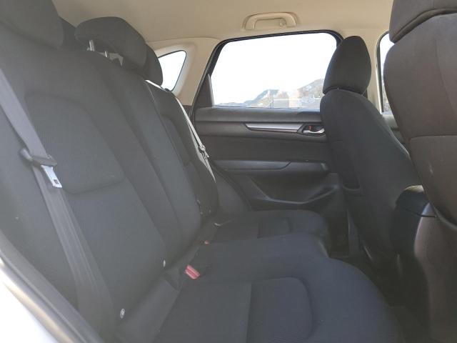 JM3KFABM5J0339973 - 2018 MAZDA CX-5 SPORT أبيض صورة 11