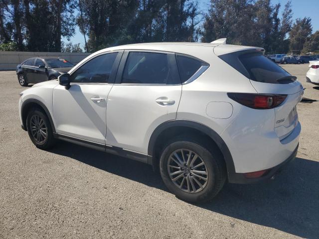 JM3KFABM5J0339973 - 2018 MAZDA CX-5 SPORT أبيض صورة 2