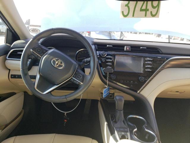 4T1B11HK2JU052950 - 2018 TOYOTA CAMRY L WHITE photo 8