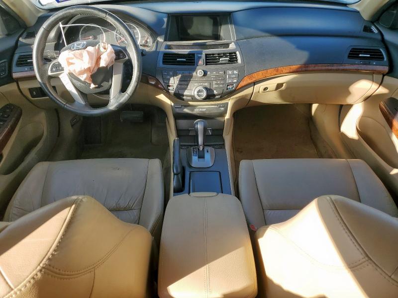 1HGCP3F80BA004510 - 2011 HONDA ACCORD EXL Weiß Foto 8