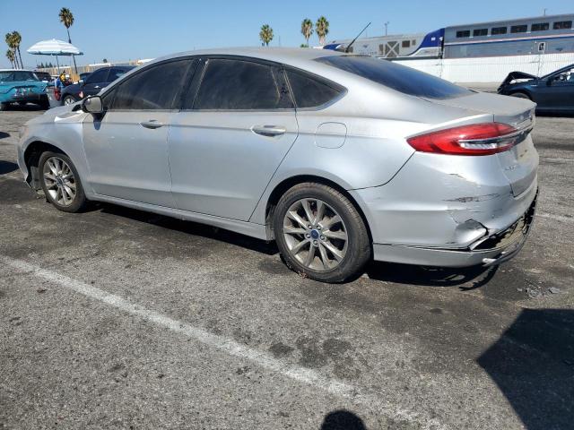 3FA6P0H74HR253895 - 2017 FORD FUSION SE SILVER photo 2