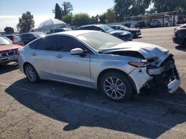 3FA6P0H74HR253895 - 2017 FORD FUSION SE SILVER photo 4