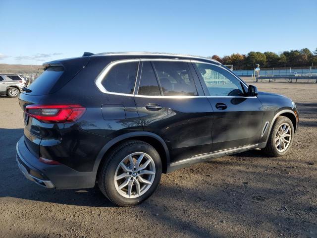 5UXCR6C58KLL06084 - 2019 BMW X5 XDRIVE40I BLACK photo 3