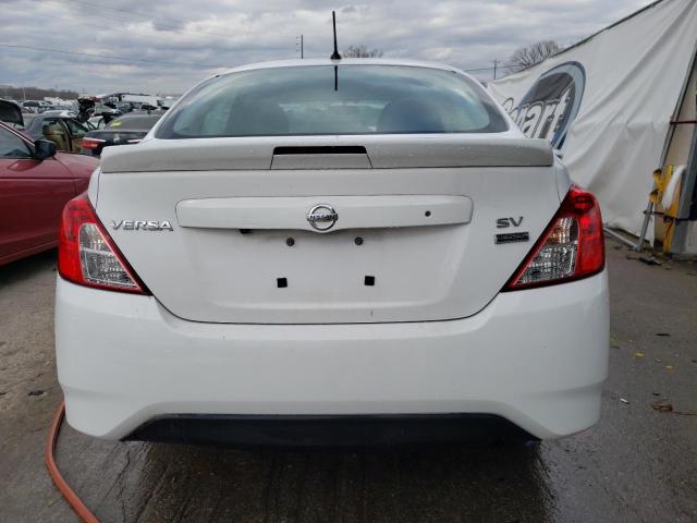 3N1CN7APXJL861311 - 2018 NISSAN VERSA S WHITE photo 6