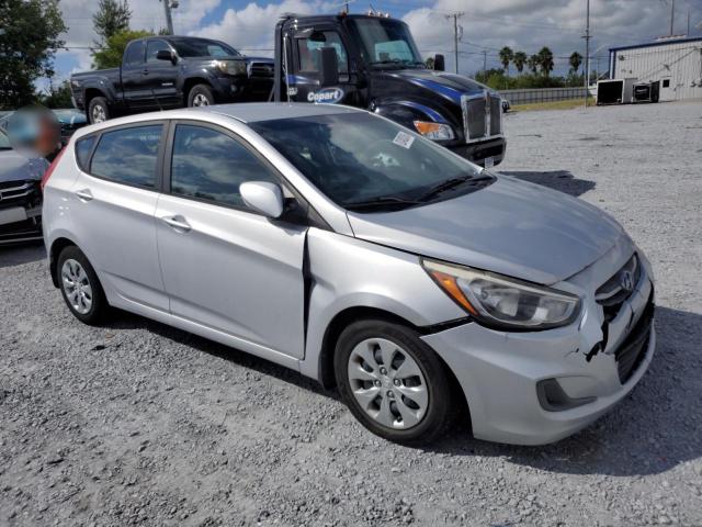 KMHCT5AE4HU347472 - 2017 HYUNDAI ACCENT SE SILVER photo 4