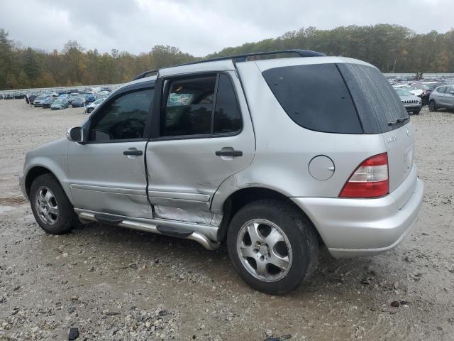 4JGAB54E92A291883 - 2002 MERCEDES-BENZ ML 320 ვერცხლისფერი ფოტო 2