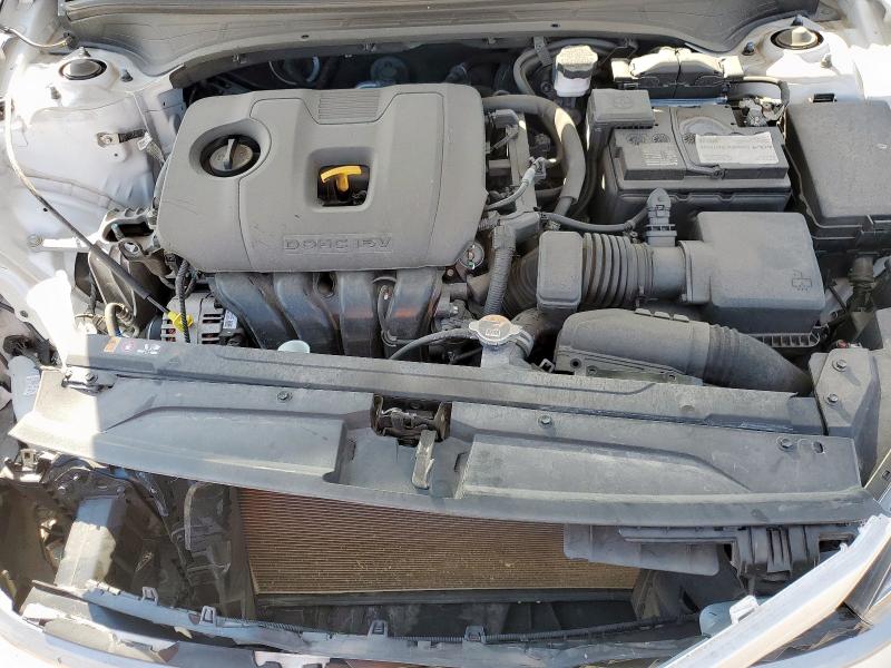 3KPF24AD4NE453582 - 2022 KIA FORTE FE WHITE photo 11