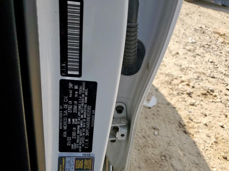 3KPF24AD4NE453582 - 2022 KIA FORTE FE WHITE photo 12