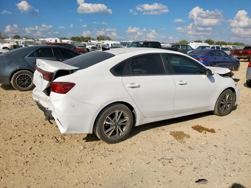 3KPF24AD4NE453582 - 2022 KIA FORTE FE WHITE photo 3