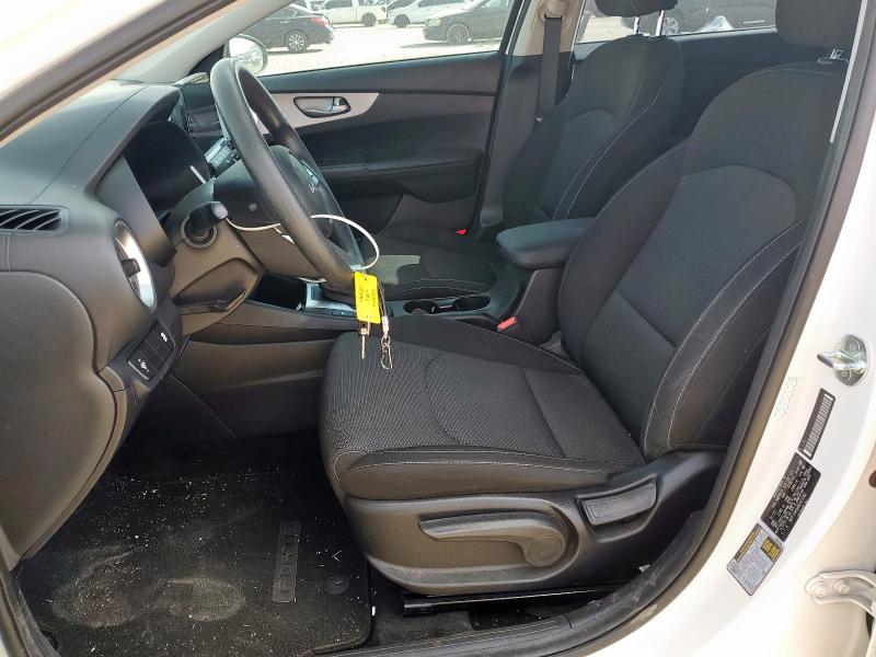 3KPF24AD4NE453582 - 2022 KIA FORTE FE WHITE photo 7