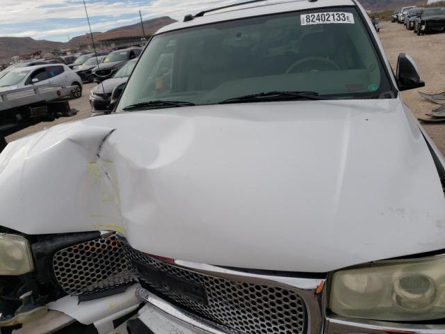 1GKFK66U44J301568 - 2004 GMC YUKON XL DENALI WHITE photo 12