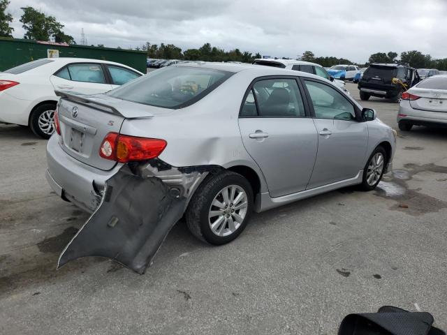 2T1BU4EE0AC367416 - 2010 TOYOTA COROLLA BASE Silber Foto 3