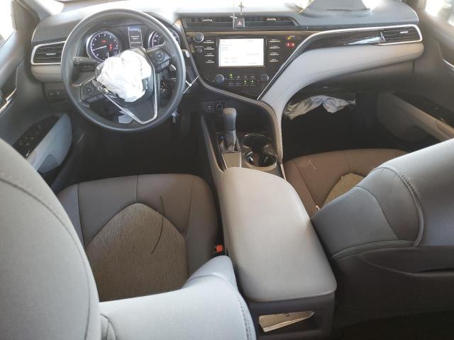 4T1B11HK3JU586314 - 2018 TOYOTA CAMRY L SILVER photo 8