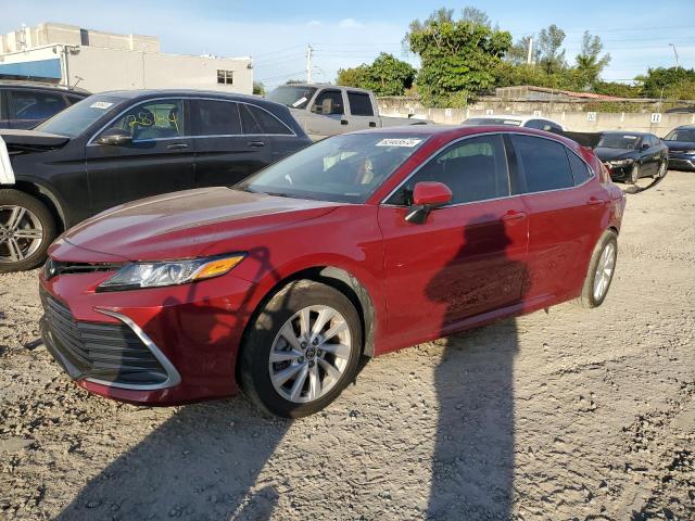 4T1C11AK8NU643174 - 2022 TOYOTA CAMRY LE RED photo 1